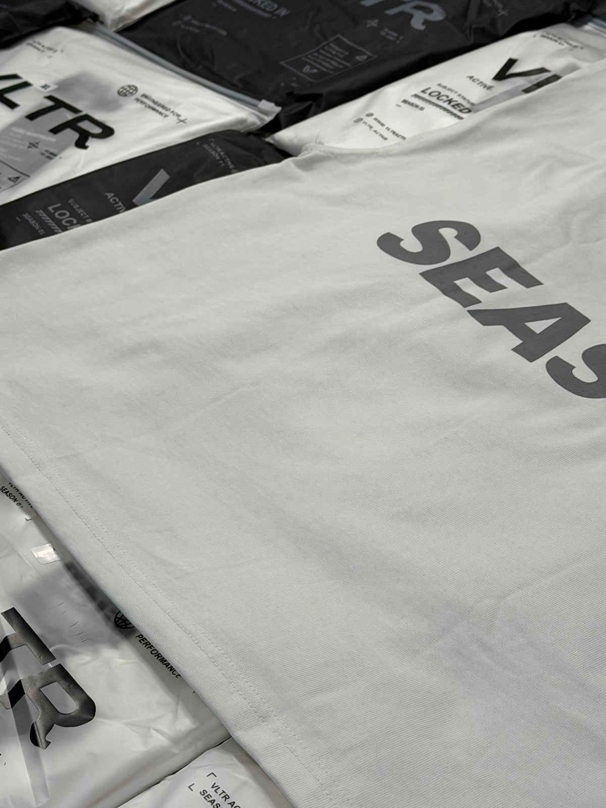 “WAKE” Sleeveless (VOID WHITE)